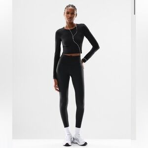 Aritiza Golden- BUTTER hi-rise 28’ leggings